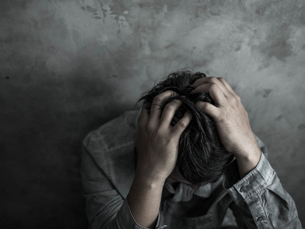 Vừa phá sản vì dịch, bạn gái liền dúi cho tôi một bọc đen nhưng lại nói câu này, tôi chỉ muốn em cưới người khác ngay-1