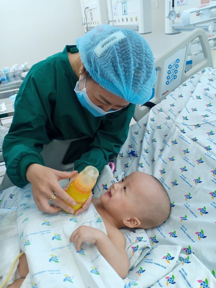 Clip: Xúc động khoảnh khắc bé Diệu Nhi rưng rưng nước mắt khi chị Trúc Nhi nhìn sang-5