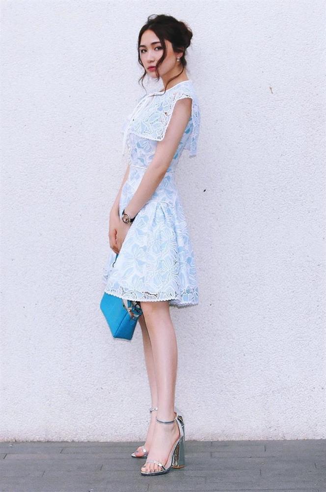 Nhờ Hòa Minzy mà chị em sẽ biết bộ đôi váy + giày là khắc tinh của team chân ngắn, diện lên trông lùn tịt-4