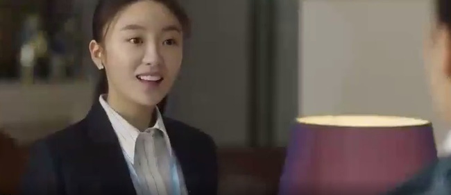 Phim hot 30 chưa phải là hết: Lộ cảnh trà xanh lần đầu gặp Cố Giai, mặt dày hỏi han trong khi gã chồng tồi đứng cạnh-2