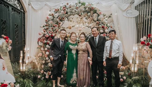 Cưới đúng mùa dịch, mưa bão lụt lội nhưng cô dâu - chú rể vẫn xoay chuyển tình thế ngoạn mục nhờ cú twist của trùm cuối-7