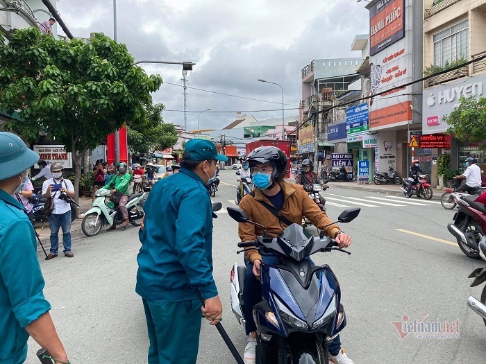 Nữ bệnh nhân Covid-19 đi lại phức tạp, Biên Hòa phong tỏa cả khu phố-4