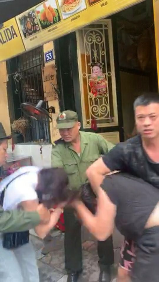 Lưu Đê Ly và anti-fan ẩu đả giữa phố Hàng Buồm-3