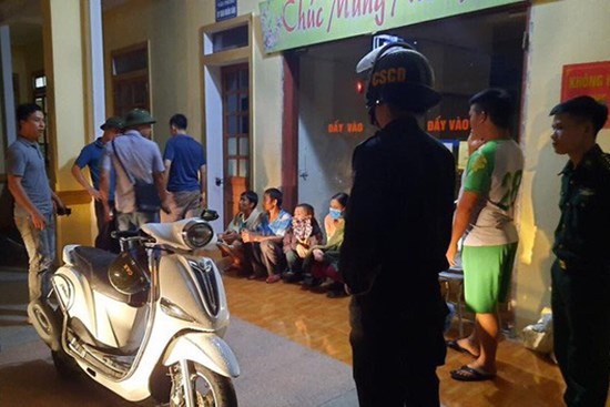 Đi tìm tiền rơi vãi từ vụ đánh bạc, bàng hoàng phát hiện người đàn ông chết trong rừng