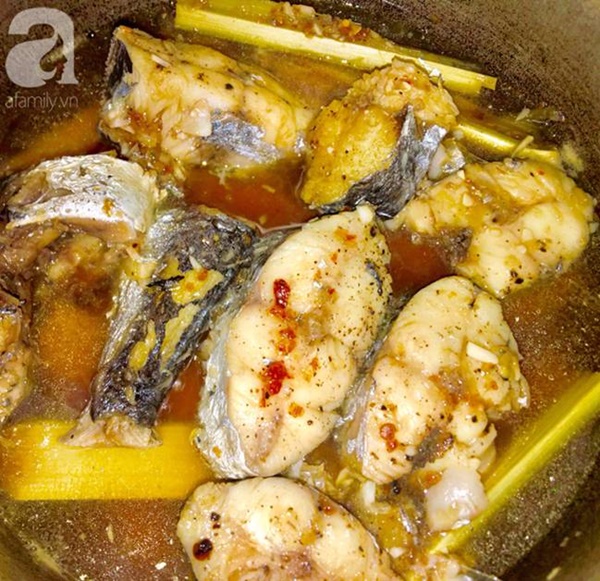 Kho cá&nbsp;kiểu này, mẹ vụng&nbsp;mấy cũng làm thành công, ngon bất bại-5