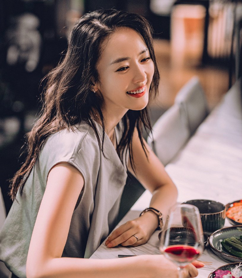 Kiểu tóc của Cố Giai trong 30 Chưa Phải Là Hết”: Cực đơn giản nhưng che trán cao thần sầu”-3