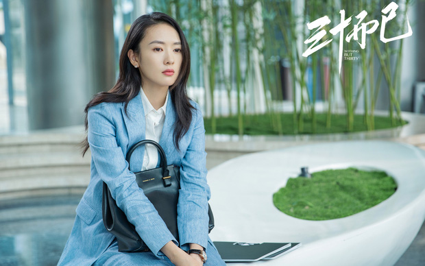 Kiểu tóc của Cố Giai trong 30 Chưa Phải Là Hết”: Cực đơn giản nhưng che trán cao thần sầu”-5