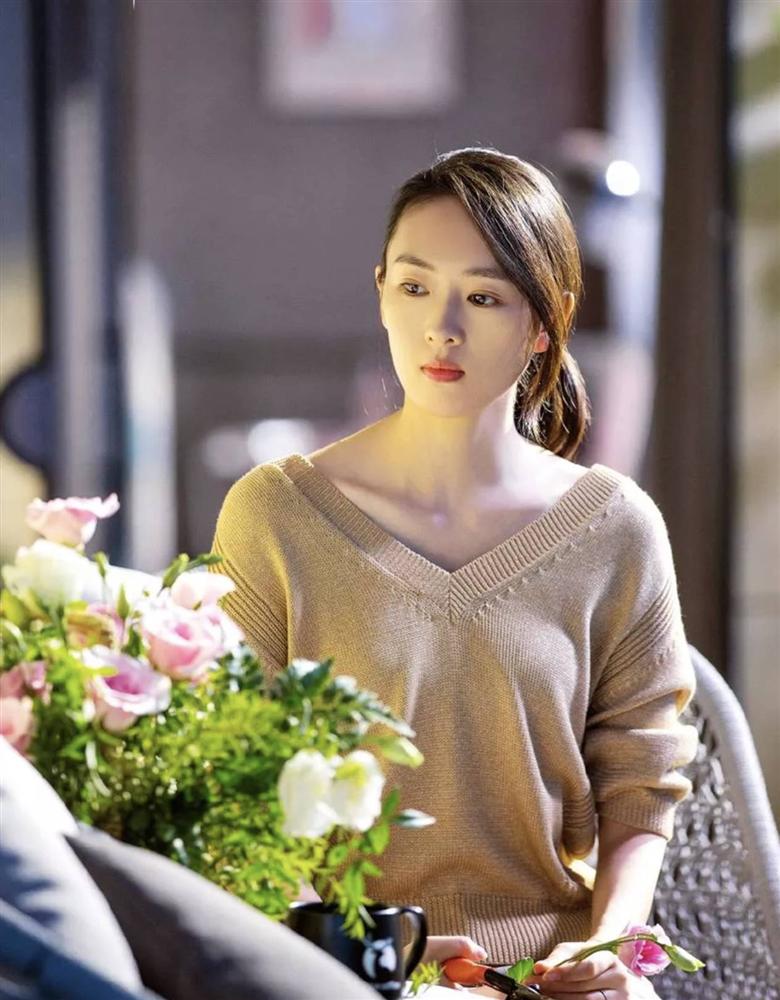 Kiểu tóc của Cố Giai trong 30 Chưa Phải Là Hết”: Cực đơn giản nhưng che trán cao thần sầu”-6