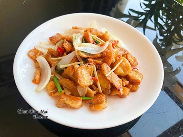 Mát trời làm sụn gà chiên nước mắm giòn ngon, đậm đà, cả nhà thi nhau lấy thêm cơm-7