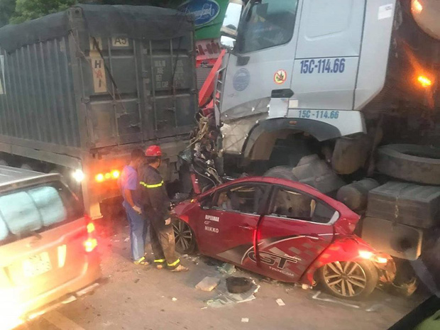Hà Nội: Tai nạn liên hoàn lúc rạng sáng, 3 người trong ô tô tử vong-1