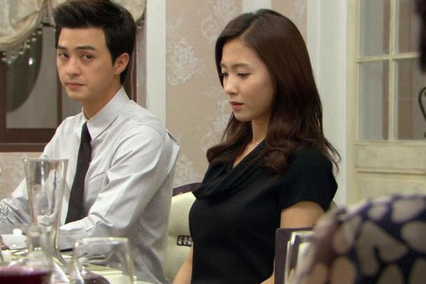 Đang yên lành chồng bỗng tát tôi cháy má, lôi xềnh xệch vào phòng tiết lộ điều kinh khủng-3