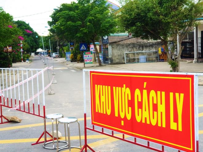 Mẹ và anh ruột của bệnh nhân 555 nhiễm SARS-CoV-2-1