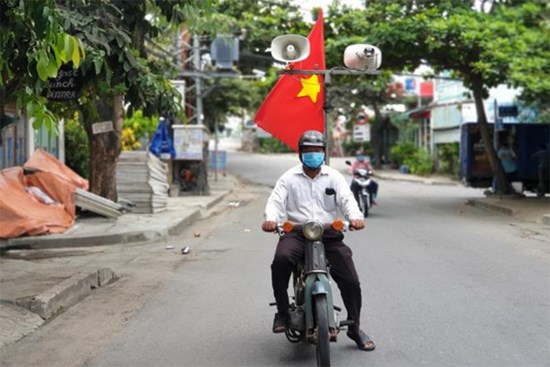 Mẹ và anh ruột của bệnh nhân 555 nhiễm SARS-CoV-2