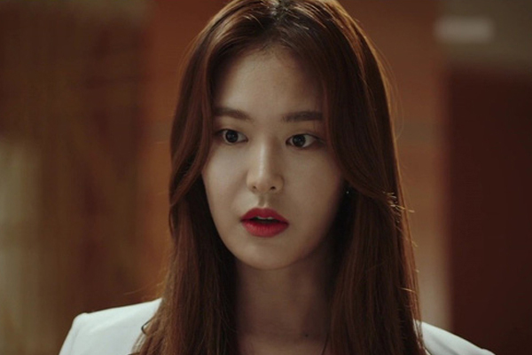 Ngày anh trai mất chị dâu không rơi một giọt nước mắt, đêm đêm lại lén bỏ ra ngoài khiến cả làng đồn ầm, tôi bật khóc khi vô tình gặp chị bên bờ sông-2