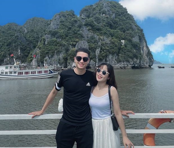 Cầu thủ Việt đưa người yêu đi chơi nhân đợt nghỉ dịch, người không thể về thăm vợ con vì thành phố đóng cửa-1