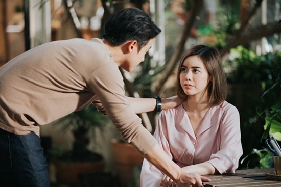 Chồng dị ứng lông mèo nhưng vẫn mang một con về nhờ tôi nuôi hộ, cho tới ngày gặp bạn ở quán cà phê, tôi chết lặng nhận ra mình đã bị qua mặt