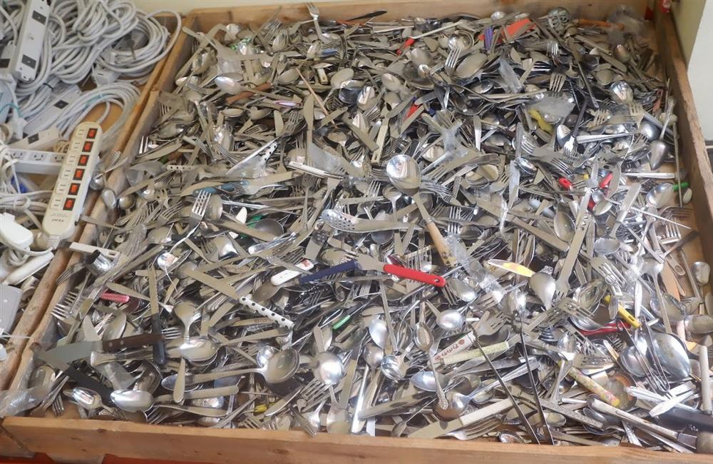 Đi chợ đồ cổ Hà Đông săn hàng gia dụng Nhật bãi chất lượng, giá rẻ-5