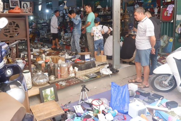 Lạ lùng chợ phiên đồ cũ của những người ưa hoài niệm-12