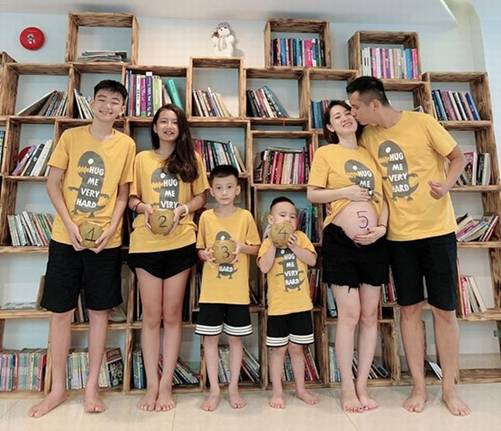 Sau sinh 4 con chồng vẫn dính vợ như keo, 8X Hà Nội vỡ kế hoạch có bầu lần 5-1