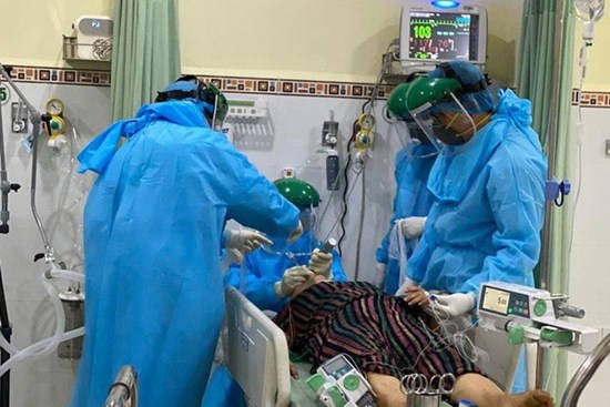 13 ca mắc COVID-19 đang điều trị tại Huế và Đà Nẵng trong tình trạng rất nặng
