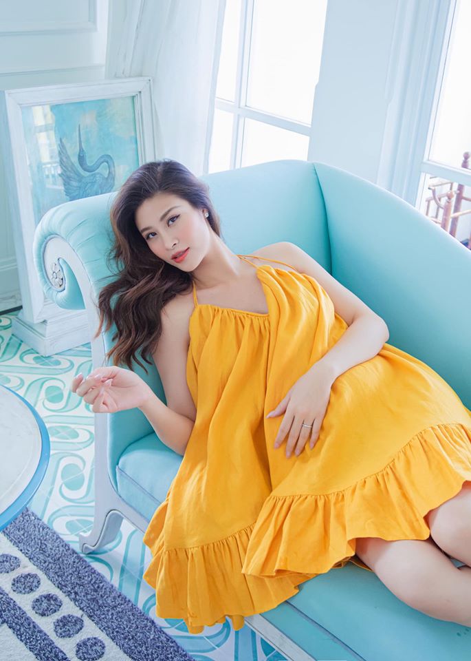 Diện váy hờ hững vòng 1, Kỳ Duyên mải tạo dáng đến suýt hớ hênh; đến Đông Nhi lại kín đáo hơn hẳn-4