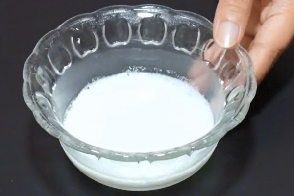 Chồng lấy 1 nắm bột giặt trộn với đường rồi để ở chỗ này, sáng hôm sau lũ kiến mất dạng sạch sành sanh-1