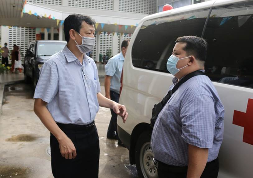 Thêm 2 nhân viên y tế Bệnh viện Chợ Rẫy tức tốc ra Đà Nẵng hỗ trợ chống dịch COVID-19-3