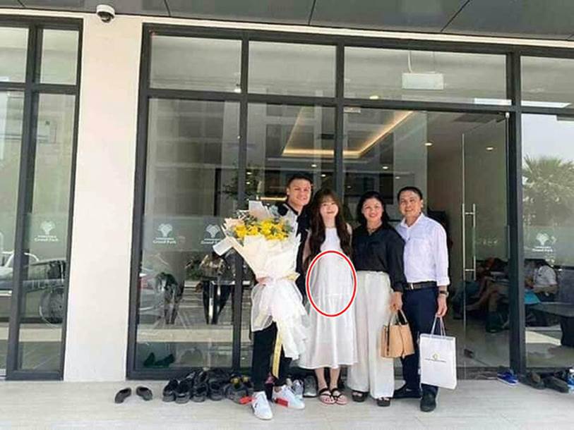 Người yêu Quang Hải liên tục mặc váy suông rộng, dân mạng tinh ý soi ra vòng 2 lớn bất thường?-1