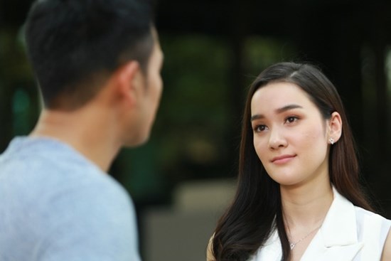 Chồng xịt nước hoa, cười tủm tỉm rời khỏi nhà, vợ tâm lý đặt một thứ vào ví khiến anh vừa đi đã vội vàng quay lại với thái độ đầy bất ngờ