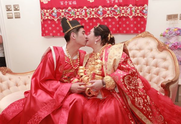 Bầu bí đứng cạnh chồng như mẹ - con, ái nữ vua sòng bài sau sinh không ai nhận ra-3