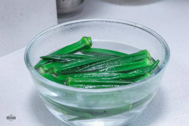 Muốn đậu bắp luôn xanh, không nhớt, khi luộc chị em đừng dại làm điều này-2