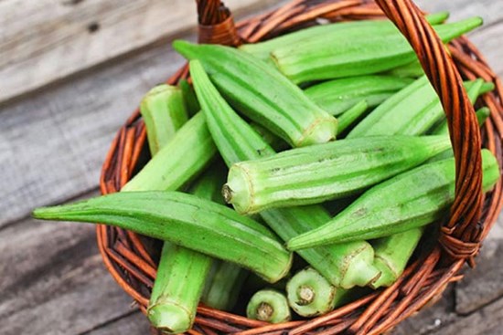 Muốn đậu bắp luôn xanh, không nhớt, khi luộc chị em đừng dại làm điều này