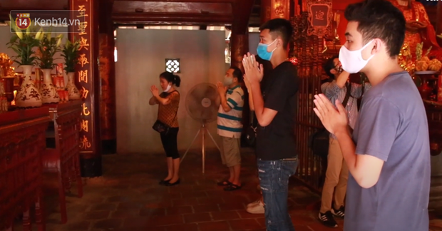 Học sinh Hà Nội rủ nhau đến Văn Miếu cầu may trước kỳ thi tốt nghiệp THPT Quốc gia 2020-6