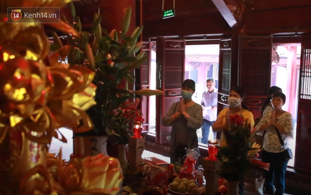 Học sinh Hà Nội rủ nhau đến Văn Miếu cầu may trước kỳ thi tốt nghiệp THPT Quốc gia 2020-7