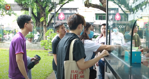 Học sinh Hà Nội rủ nhau đến Văn Miếu cầu may trước kỳ thi tốt nghiệp THPT Quốc gia 2020-3