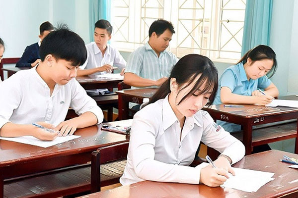 Bộ GD-ĐT yêu cầu tránh tụ tập đông người trước và sau khi thi tốt nghiệp-2