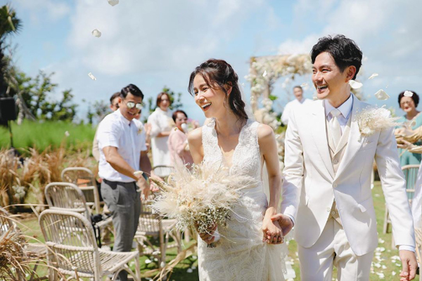Chồng bỏ cả động phòng để đến với tình cũ, tôi vội bám theo nhưng phải nhắm mắt làm ngơ nhìn họ đưa nhau vào phòng-1