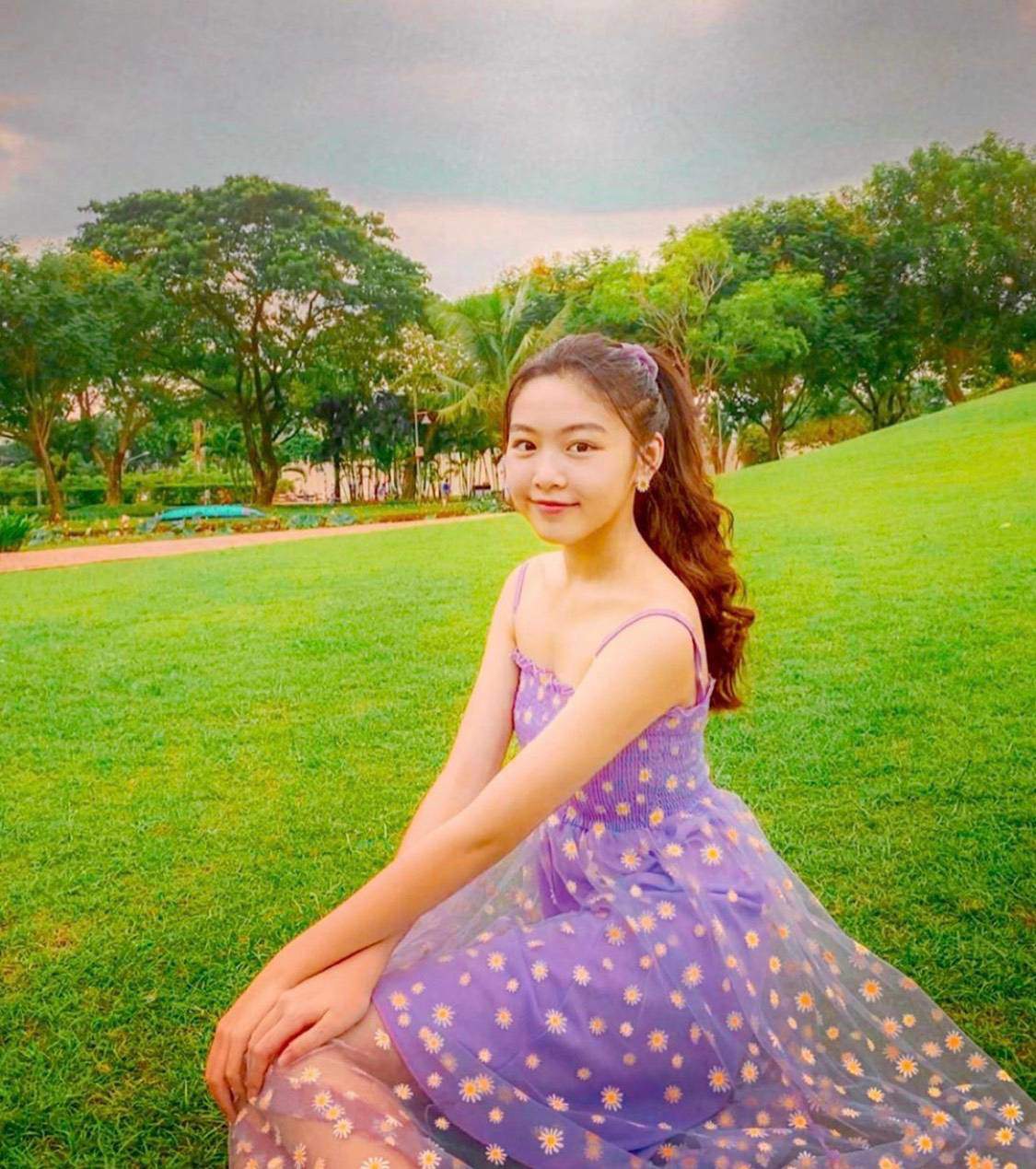 Bố nói con không dùng Facebook, dân tình phát hiện trang MXH con gái Quyền Linh, đăng toàn ảnh Hot-4