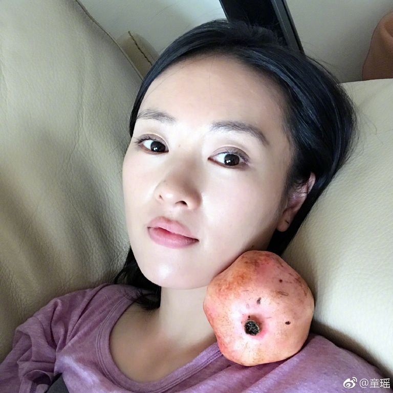 Ngoài việc ăn nhạt muối, nhạt đường để tiêu mỡ giảm cân, ở tuổi 35 Cố Giai của 30 Chưa Phải là Hết giữ dáng thon gọn bằng bài tập yoga đặc biệt-7