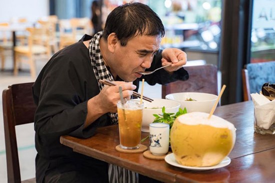 MC Quyền Linh bất ngờ trải lòng nổi khổ của người nổi tiếng: “Không biết mình phải nghệ sĩ không?