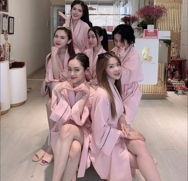 Hội bạn thân của Thuý Vi toàn hot girl mê làm đẹp, không giấu giếm chuyện phẫu thuật thẩm mỹ-3