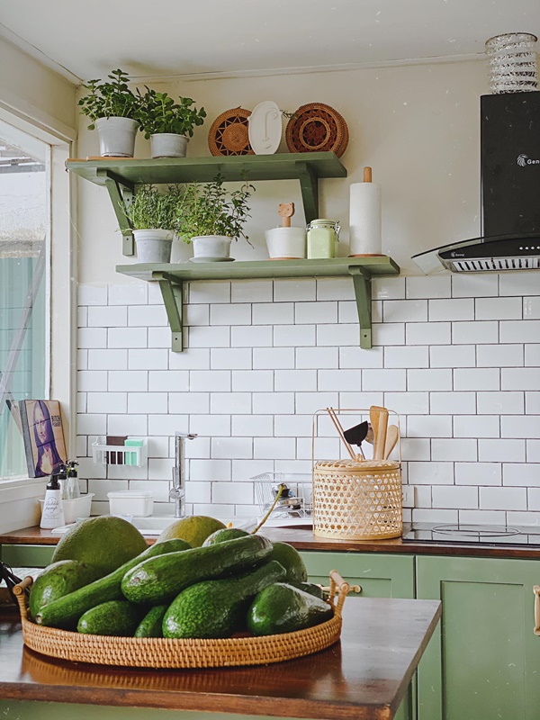 Căn bếp của vợ chồng trẻ Đà Lạt khiến chị em mê mẩn: Lên xứ bơ nên làm bếp cũng màu 034 mới chịu!-3