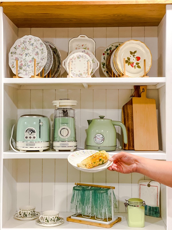 Căn bếp của vợ chồng trẻ Đà Lạt khiến chị em mê mẩn: Lên xứ bơ nên làm bếp cũng màu 034 mới chịu!-8