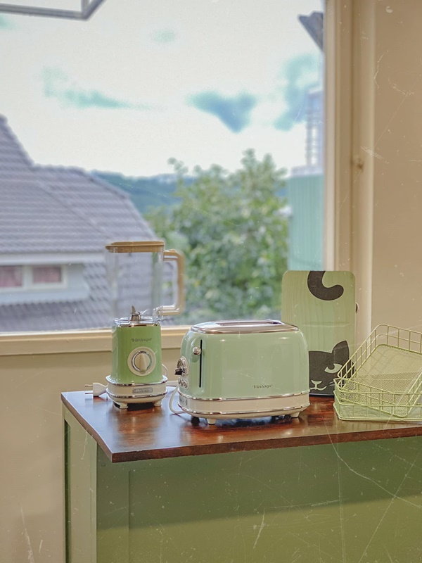 Căn bếp của vợ chồng trẻ Đà Lạt khiến chị em mê mẩn: Lên xứ bơ nên làm bếp cũng màu 034 mới chịu!-7