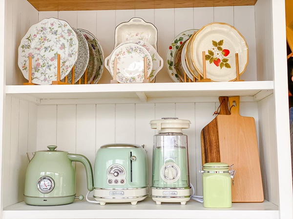 Căn bếp của vợ chồng trẻ Đà Lạt khiến chị em mê mẩn: Lên xứ bơ nên làm bếp cũng màu 034 mới chịu!-9