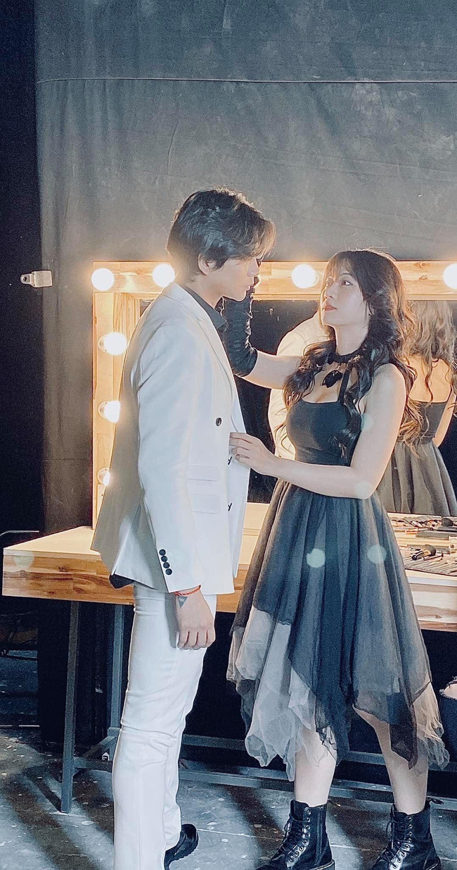 Tim công khai ảnh tình tứ bên cô gái lạ sau 2 năm ly hôn Trương Quỳnh Anh-1