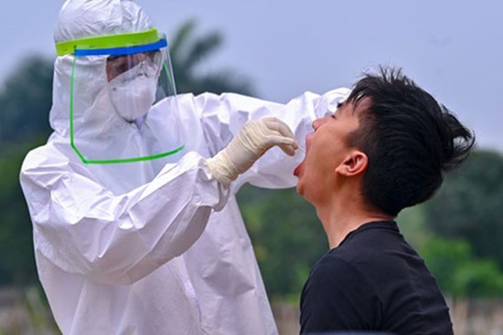 Hà Nội huy động 11 bệnh viện xét nghiệm Covid-19 cho người dân