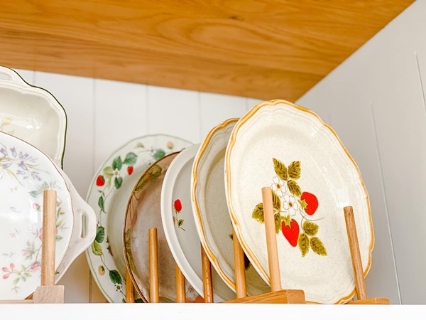 Căn bếp của vợ chồng trẻ Đà Lạt khiến chị em mê mẩn: Lên xứ bơ nên làm bếp cũng màu 034 mới chịu!-11