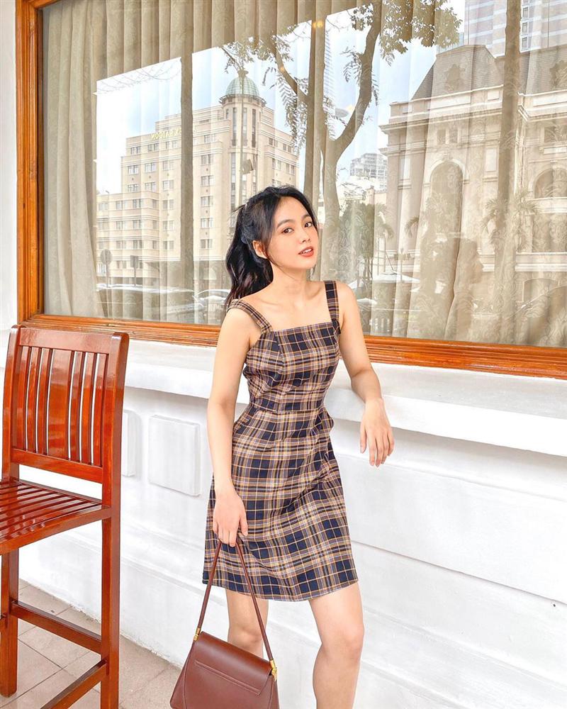 9 mẫu váy liền giúp các nàng có style xịn sò hẳn lên, diện đi chơi sống ảo không chê được điểm nào-4