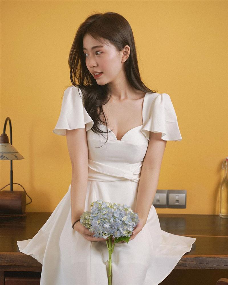 9 mẫu váy liền giúp các nàng có style xịn sò hẳn lên, diện đi chơi sống ảo không chê được điểm nào-5